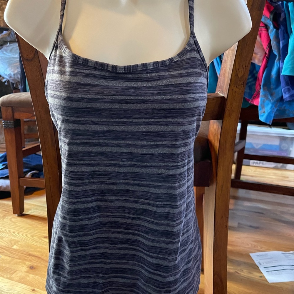 Lululemon tank lined